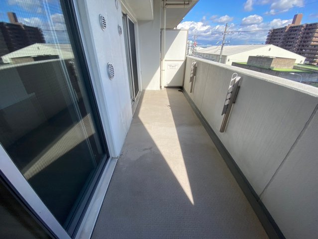 ヴェルディーク荒子川公園のバルコニー|陽当たりの良い南面バルコニーでお洗濯ものもよく乾きます♪