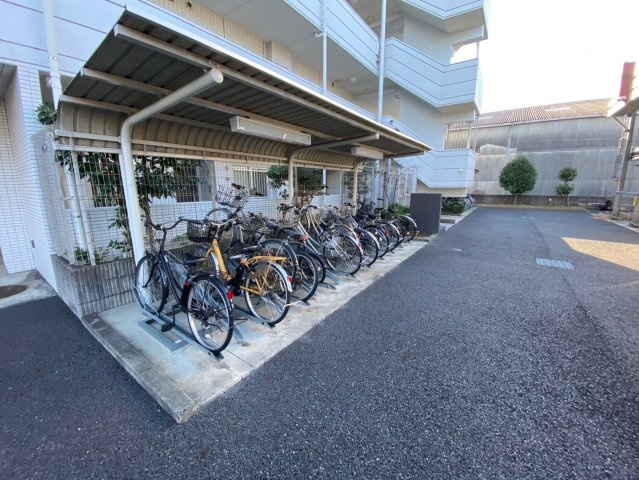 ヴェルディーク荒子川公園の駐輪場|駐輪場。屋根付きで雨の日も安心ですね◎