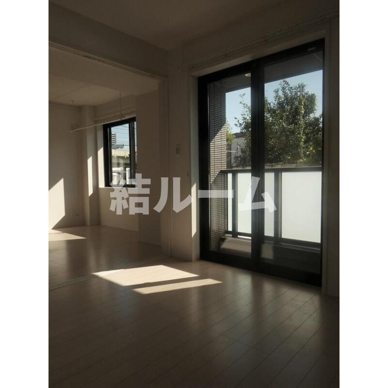 北区赤羽北１丁目の賃貸マンションの居間・リビング