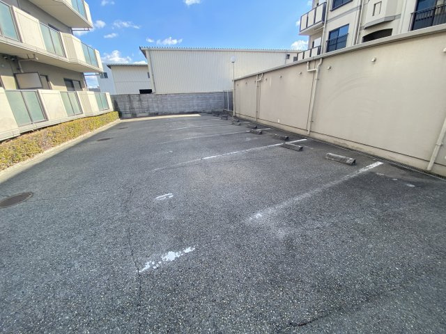 ECLARGE　A棟の駐車場