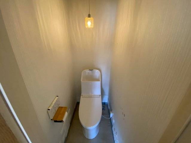 イブサン森孝新田のトイレ|清潔感のあるウォシュレット機能付きのトイレです。