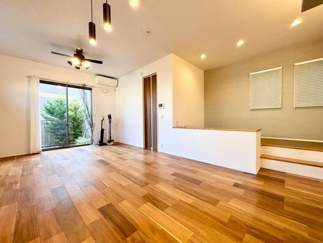 練馬区富士見台4丁目　中古戸建の居間・リビング|現地ご見学希望・資料請求などお気軽にお問い合わせ下さい！
03-5990-5201