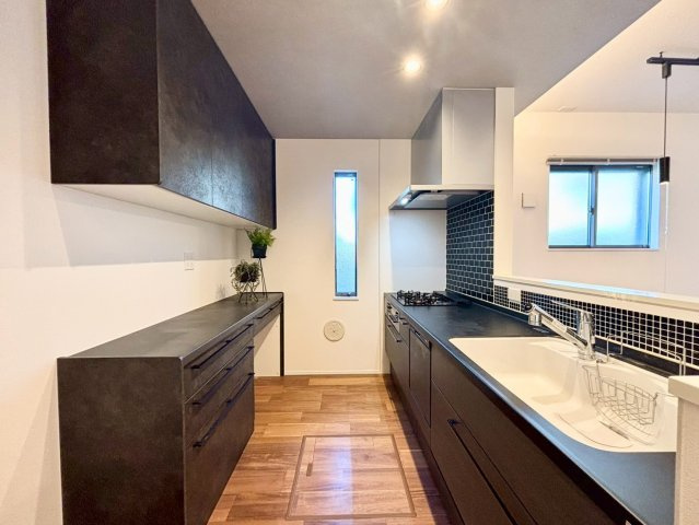 練馬区富士見台4丁目　中古戸建のキッチン|現地ご見学希望・資料請求などお気軽にお問い合わせ下さい！
03-5990-5201