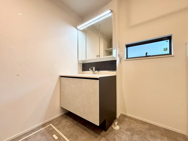 練馬区富士見台4丁目　中古戸建の独立洗面台|現地ご見学希望・資料請求などお気軽にお問い合わせ下さい！
03-5990-5201