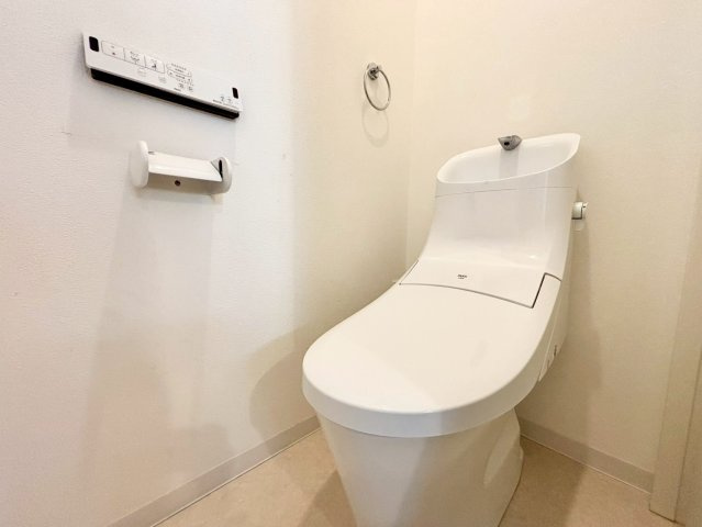 練馬区富士見台4丁目　中古戸建のトイレ|現地ご見学希望・資料請求などお気軽にお問い合わせ下さい！
03-5990-5201