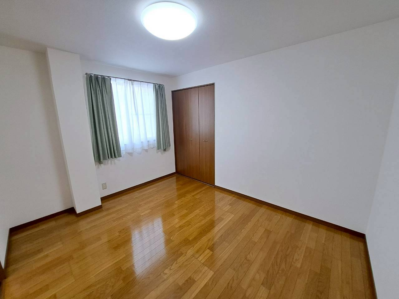 レ・シスコの洋室