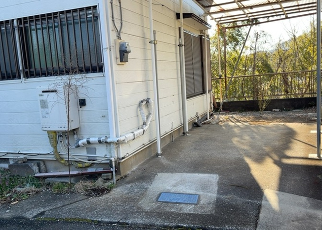 【外観】 | 家を建てる前提で土地を探している場合、地盤の丈夫さは譲れない条件の一つです。地盤が脆弱だと追加工事が必要となります。また、過去に地盤沈下や液状化現象を起こした土地は、できるだけ避けた方がいいでしょう。
