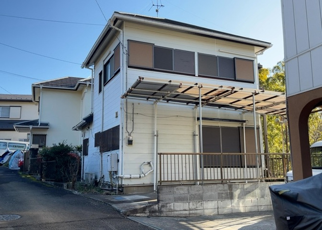 【外観】 | 人が暮らすうえで日光は大切な要素となります。日当たりの良さは譲れないポイントですね。併せて近くに大きな建築物の建築予定がないか、あるいはそれが可能な土地が近くにないか事前に確認することもお勧めします。