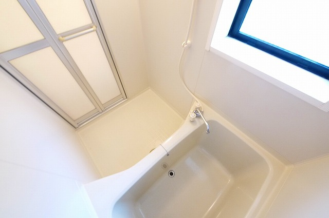 サニーハウスタムラの浴室|日々の疲れを癒すお風呂付です