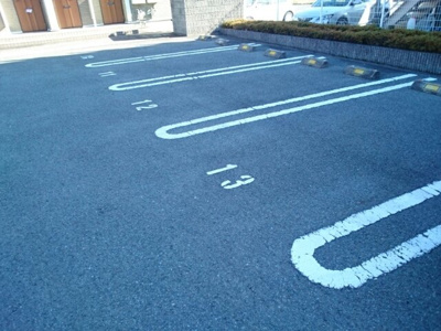 【駐車場】 | ベリエ・エトワールⅠ | 車をお持ちの方に嬉しい駐車場付きの物件です