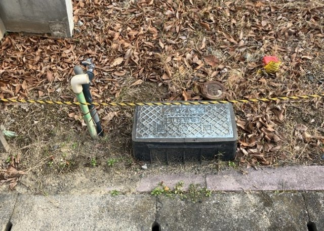 【外観】 | 家を建てる場合、方位は要チェックです。現実的に日当たりのよい家ならばリビングは南側、建築基準法でも北側に当たる家への配慮は求められています。土地を見学に行く際は、方位磁針を持って行くようにしましょう。