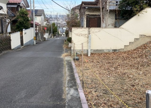 【外観】 | 物件の詳細については、現地を見てわかること以外に、役所や法務局などで調べないとわからないことがあります。そのため、現地に行く場合は、もしこの物件を買ったらどのような生活ができるかをイメージしましょう。