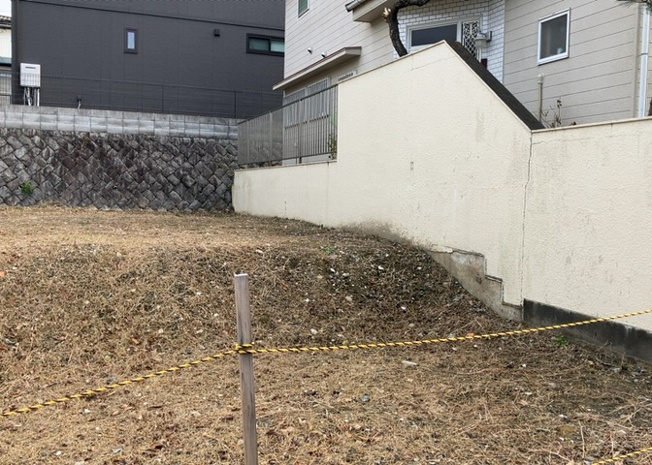 【外観】 | 家を建てる前提で土地を探している場合、地盤の丈夫さは譲れない条件の一つです。地盤が脆弱だと追加工事が必要となります。また、過去に地盤沈下や液状化現象を起こした土地は、できるだけ避けた方がいいでしょう。