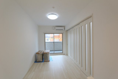 【居間・リビング】 | プレジオ豊中 | ※同タイプの写真となり、実際のお部屋とは異なる場合があります