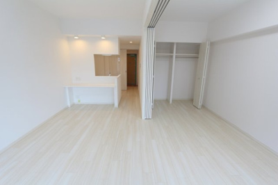 【居間・リビング】 | プレジオ豊中 | ※同タイプの写真となり、実際のお部屋とは異なる場合があります