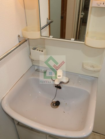 カルフール上宿の独立洗面台