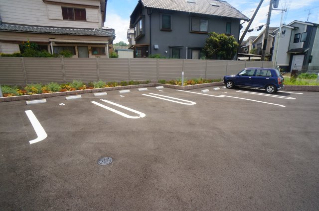 パインオークⅦの駐車場