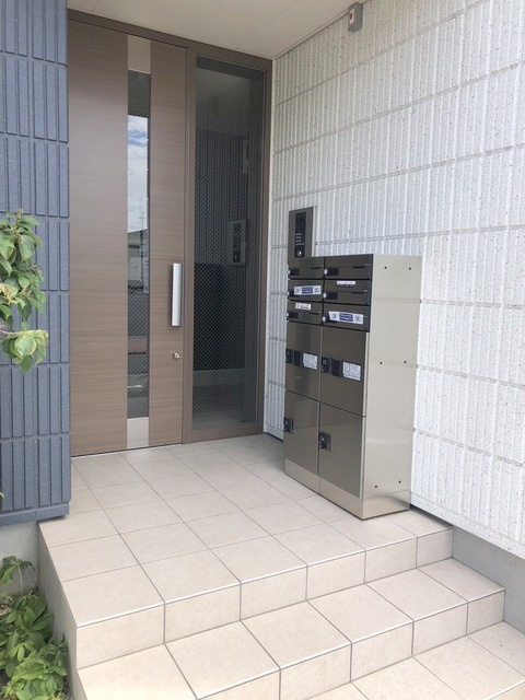 サンクレスタのエントランス|オートロック完備のエントランス