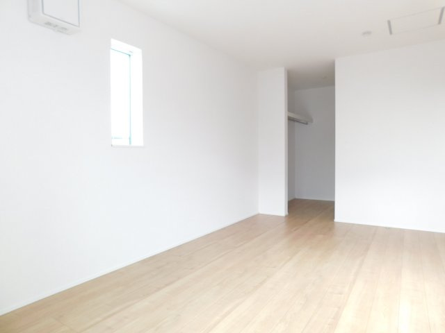 名古屋市中川区下之一色町字松蔭５丁目の新築一戸建の洋室|◇洋室◇　　南面で明るい洋室７．５帖　ウォークインクローゼット完備！　バルコニー利用可♪