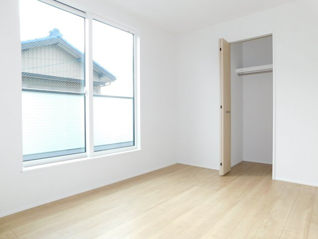 名古屋市中川区下之一色町字松蔭５丁目の新築一戸建の洋室|◇洋室◇　　南面で明るい洋室６．０帖　全居室収納完備！　バルコニー利用可♪