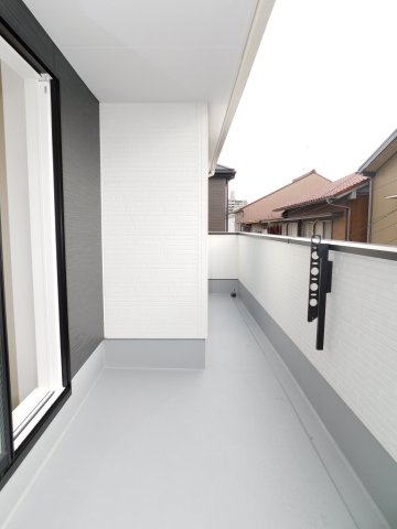 名古屋市中川区下之一色町字松蔭５丁目の新築一戸建のバルコニー|◇バルコニー◇　　急な天候の変化でも安心なインナーバルコニー♪　洋室２部屋から出入りできます！