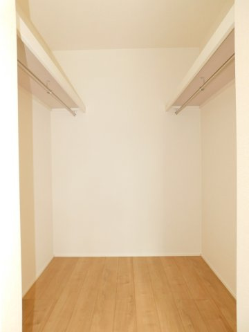 名古屋市中川区下之一色町字松蔭５丁目の新築一戸建の収納|◇ウォークインクローゼット◇　　大きな荷物もしっかり収納できる大容量収納♪　　