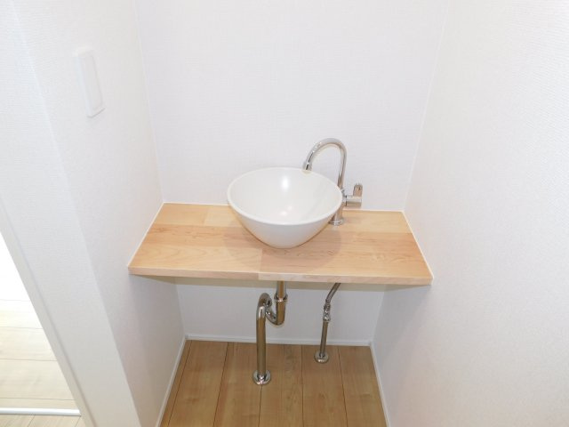 名古屋市中川区下之一色町字松蔭５丁目の新築一戸建の洗面所|◇手洗い場◇　　２階廊下にも手洗いスペース付きです♪