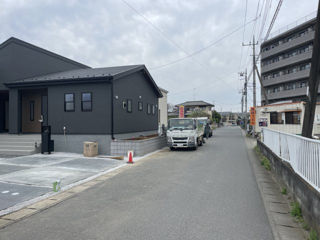 【前面道路含む現地写真】 | 寄居町富田　LiveleGarden.s　新築戸建　全2棟　2号棟 | 3/21撮影