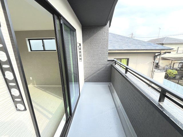 【バルコニー】 | 福岡市南区中尾2丁目4期　1号棟（全2棟）【仲介手数料無料・0円】 | 施工例。施工例は完成時と異なる場合があります。