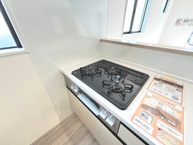 【キッチン】 | 福岡市南区中尾2丁目4期　1号棟（全2棟）【仲介手数料無料・0円】 | 施工例。施工例は完成時と異なる場合があります。