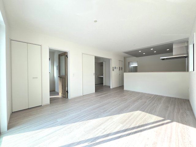 【居間・リビング】 | 福岡市南区中尾2丁目4期　1号棟（全2棟）【仲介手数料無料・0円】 | 施工例。リビングです。施工例は完成時と異なる場合があります。