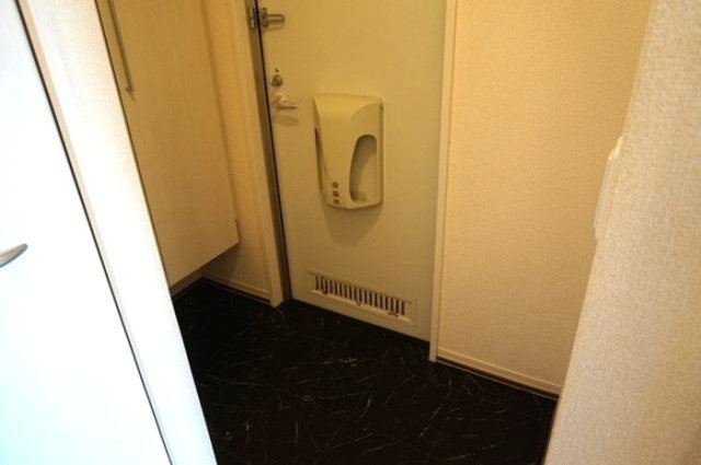 イーグルスKTVの玄関