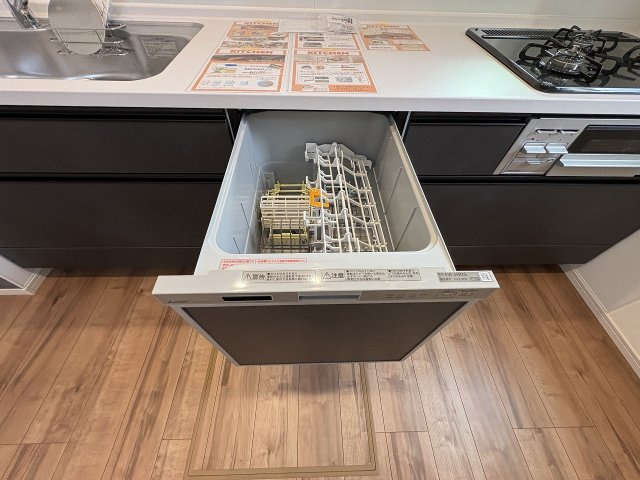 【キッチン】 | 福岡市南区中尾2丁目4期　2号棟（全2棟）【仲介手数料無料・0円】 | 施工例。施工例は完成時と異なる場合があります。