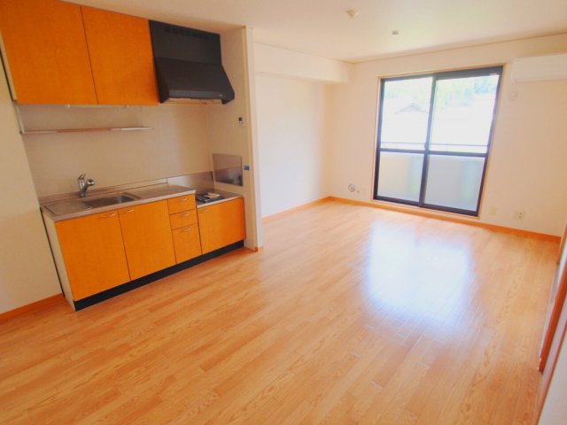 ラフィネ安芸弐番館の居間・リビング