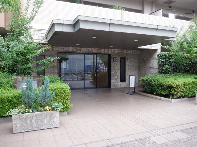 ザ・ウインベル本蓮沼のエントランス