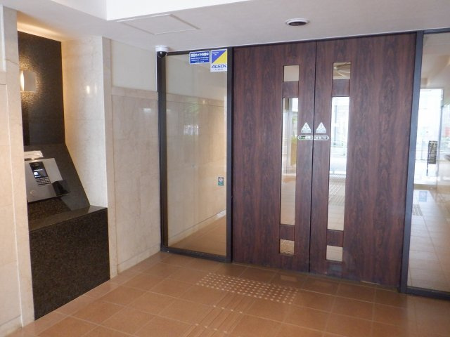 ザ・ウインベル本蓮沼のエントランス