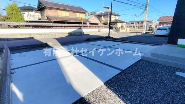 熊谷市久下　中古住宅の駐車場