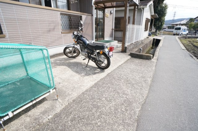 ラ・ヌーヴェルの駐車場