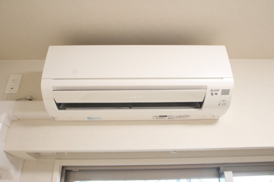 【設備】 | ウィスタリア レジデンス 博多 | 301エアコン\r\n※写真はモデルルームです。現況優先となります。