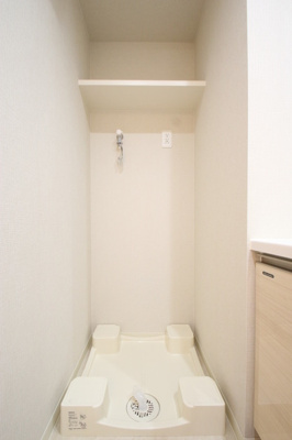 【設備】 | ウィスタリア レジデンス 博多 | 301室内洗濯機置場\r\n※写真はモデルルームです。現況優先となります。