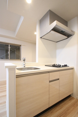 【キッチン】 | ウィスタリア レジデンス 博多 | 301対面キッチン、システムキッチン\r\n※写真はモデルルームです。現況優先となります。