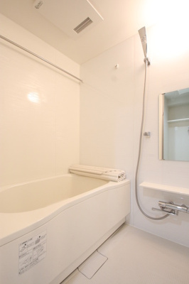 【浴室】 | ウィスタリア レジデンス 博多 | 301浴室、追い焚き給湯付\r\n※写真はモデルルームです。現況優先となります。