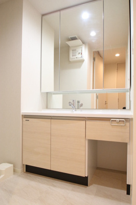 【洗面所】 | ウィスタリア レジデンス 博多 | 301洗髪洗面化粧台\r\n※写真はモデルルームです。現況優先となります。