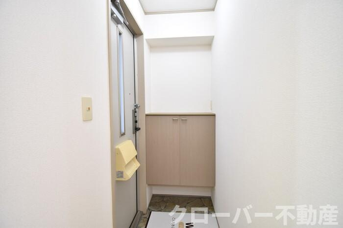 サニーコーポ C棟の玄関|玄関・シューズボックス（カウンタータイプ）