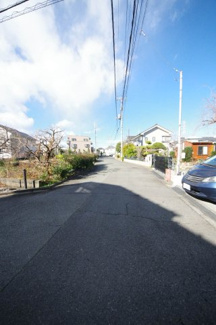 【前面道路含む現地写真】 | 【仲介手数料無料！！】日野市石田1丁目　建築条件付き売地（全４区画）4区画　3780万円