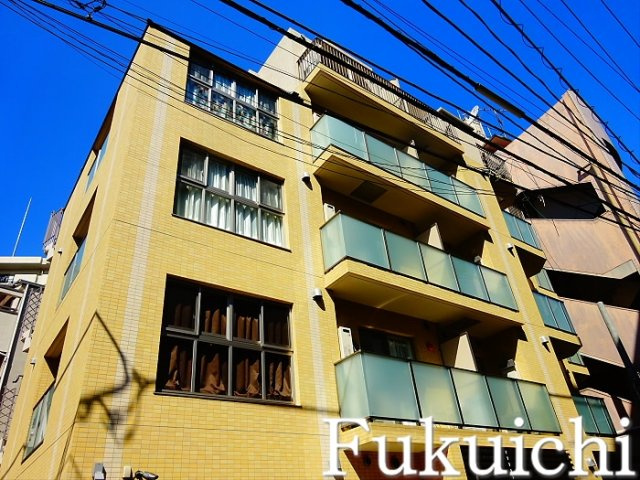 ディアレイシャス都立大駅前の外観