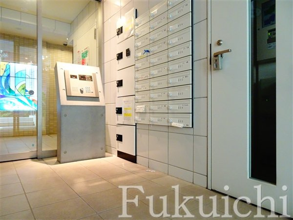 ディアレイシャス都立大駅前のエントランス