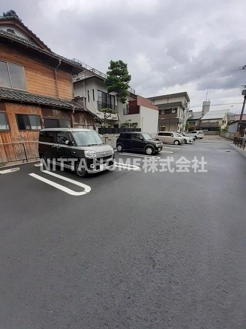 カテリーナの駐車場|敷地内に駐車場があります☆
