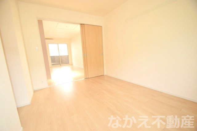 【寝室】 | 広くて明るい寝室