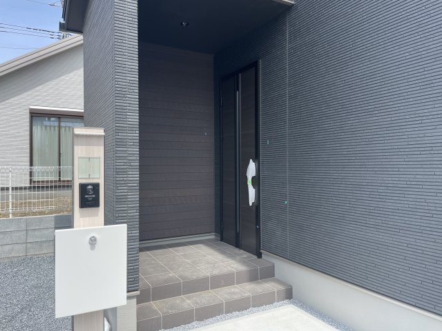 【玄関】 | 大里郡寄居町第5期　ワイウッドコート　新築戸建　全4区画　3号棟